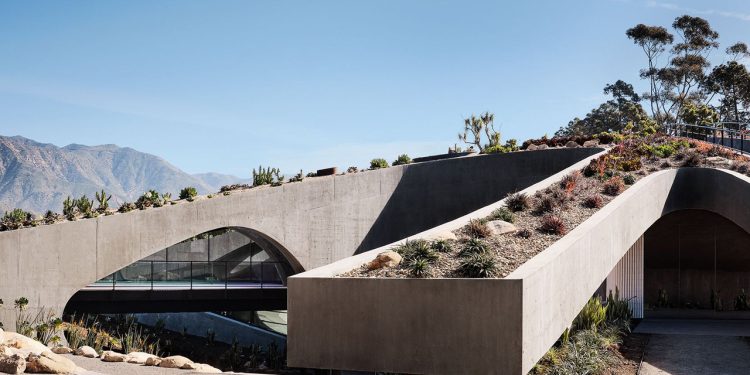 Contrairement à son effrayant homonyme, cette maison de campagne est futuriste, surréaliste &amp ; construite en béton
