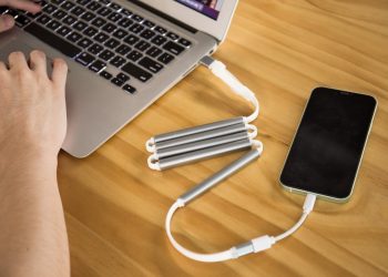 Magnetic Charging Cable with a Built-in Power Bank might be the most GENIUS Smartphone Accessory