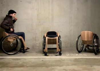 Le fauteuil roulant en bois ajoute un aspect écologique et esthétique à l’aide à la mobilité.