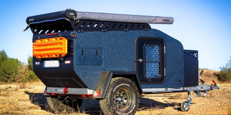 Légère, confortable et très polyvalente, la caravane Dropy est équipée d’une cuisine compacte et pliable.
