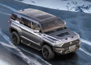 Le M-Hero 917 est un SUV d’inspiration militaire doté d’un moteur de 1000 ch, d’un système de direction par câble et d’un drone compagnon.