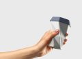 Imprimé en 3D à partir de silicone de qualité alimentaire, Reusable est un gobelet pliable et facile à emporter partout.