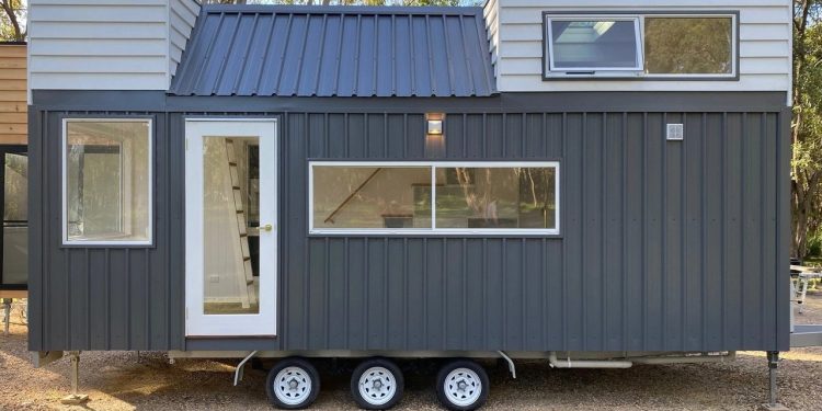 Découvrez Cette Petite Maison Élégante Avec Deux Mezzanines Qui Vous Étonnera par Son Espace et Son Confort !