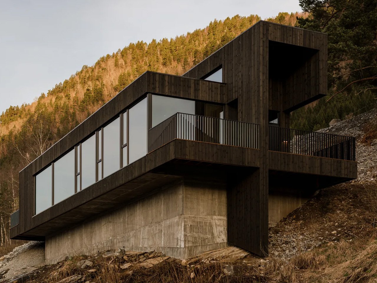 Design intérieur minimaliste et connecté à la nature